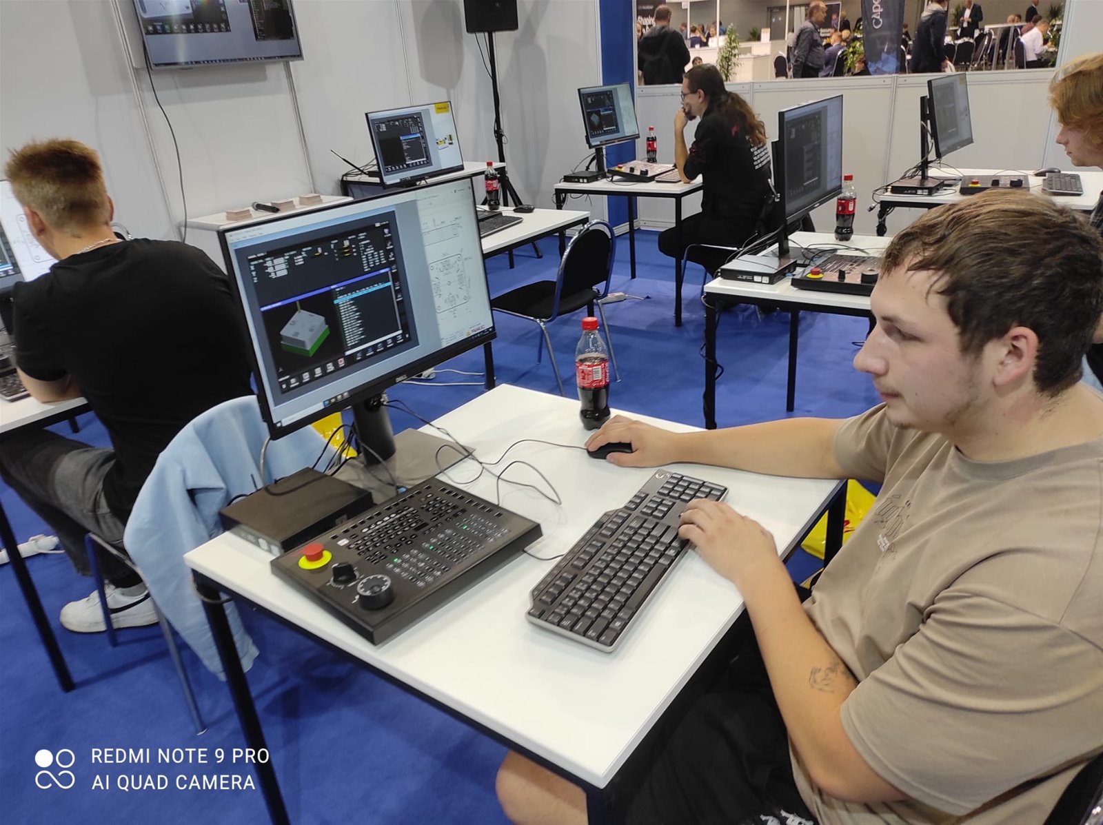Naši žáci opět zazářili v programování CNC na Mezinárodním strojírenském veletrhu v Brně 2025